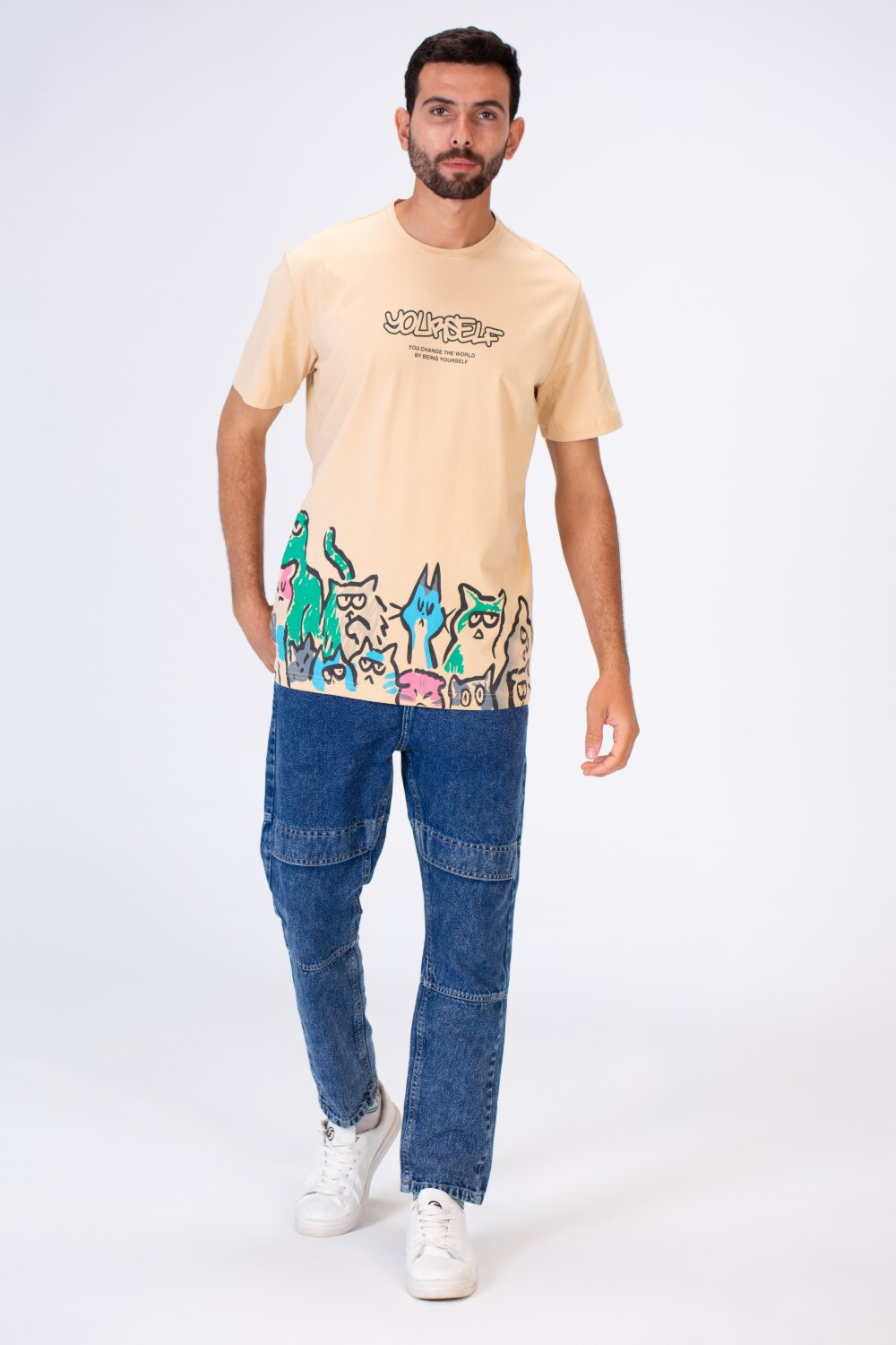 Men's Slim Fit T-shirt With Round Neck And Front Print