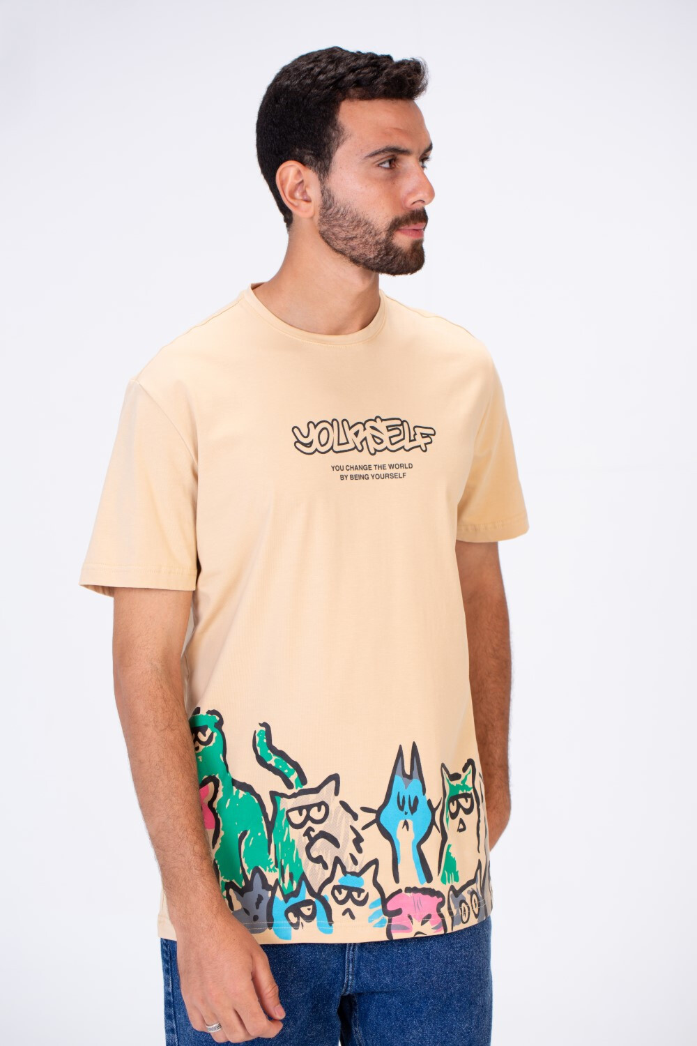 Men's Slim Fit T-shirt With Round Neck And Front Print