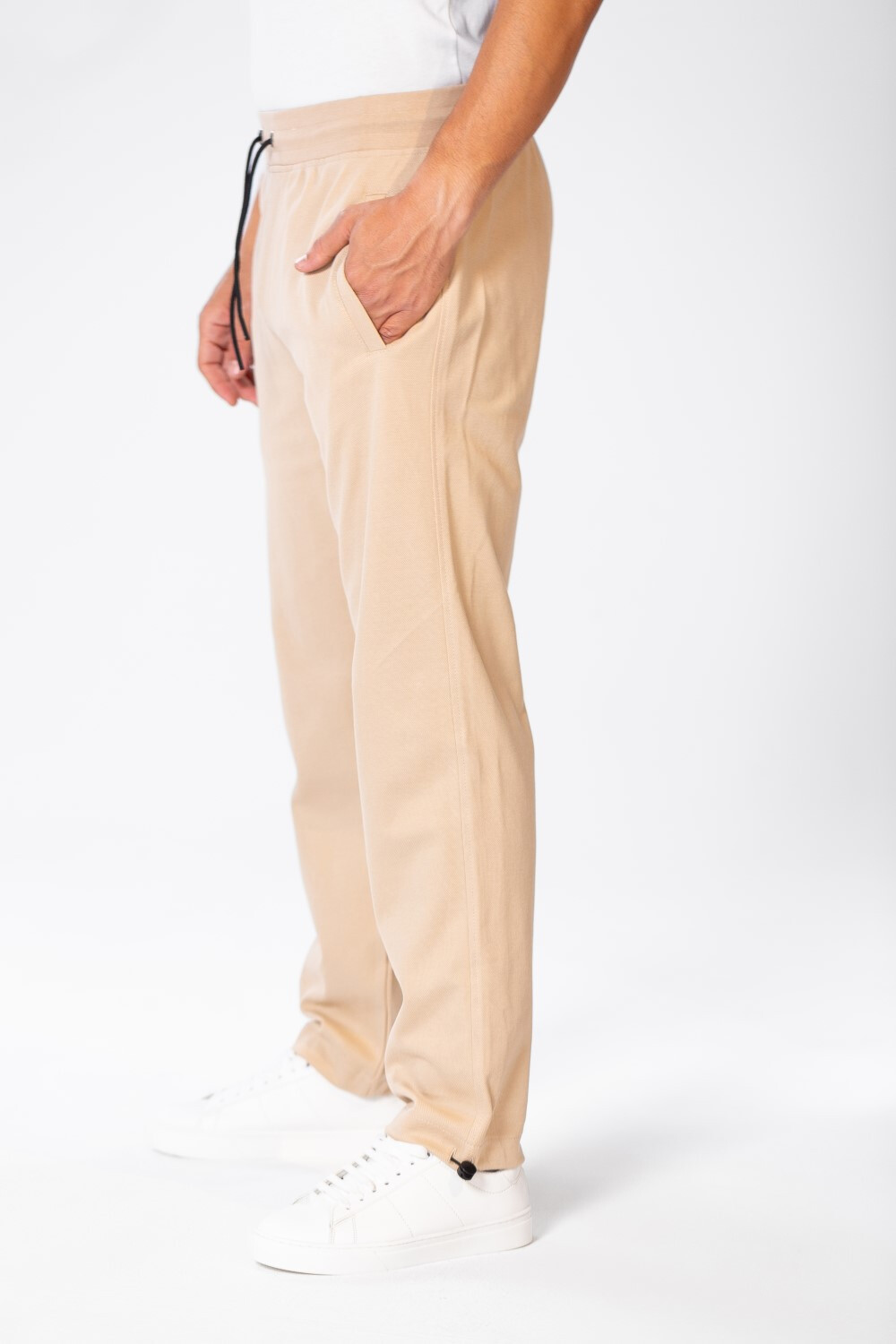 Men's Oversize Joggers with Drawstring Closure and Pockets 