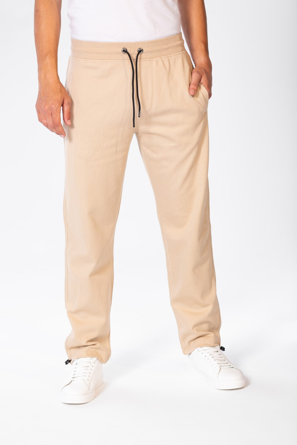 Men's Oversize Joggers with Drawstring Closure and Pockets 