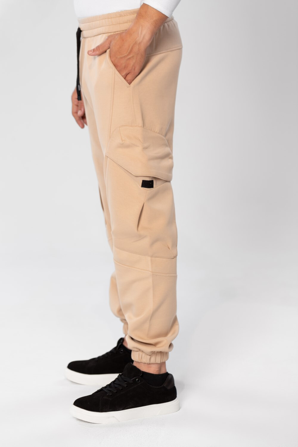 Men's Oversized Sports pants With Drawstring In The Middle And Side Pockets