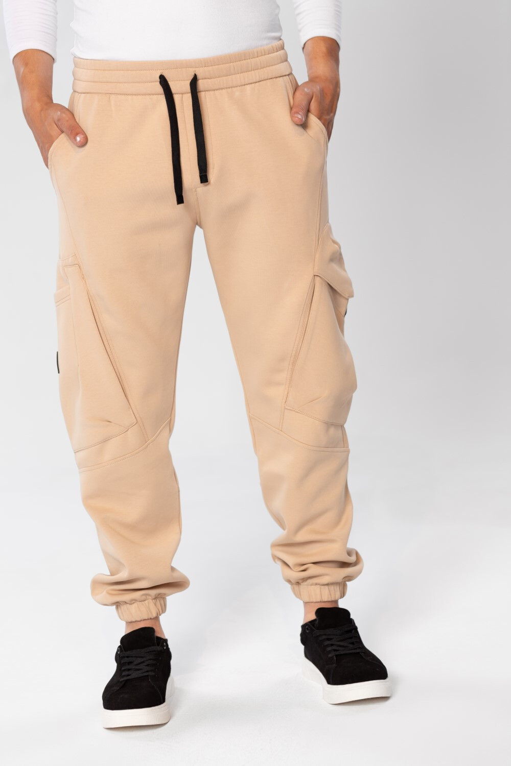 Men's Oversized Sports pants With Drawstring In The Middle And Side Pockets