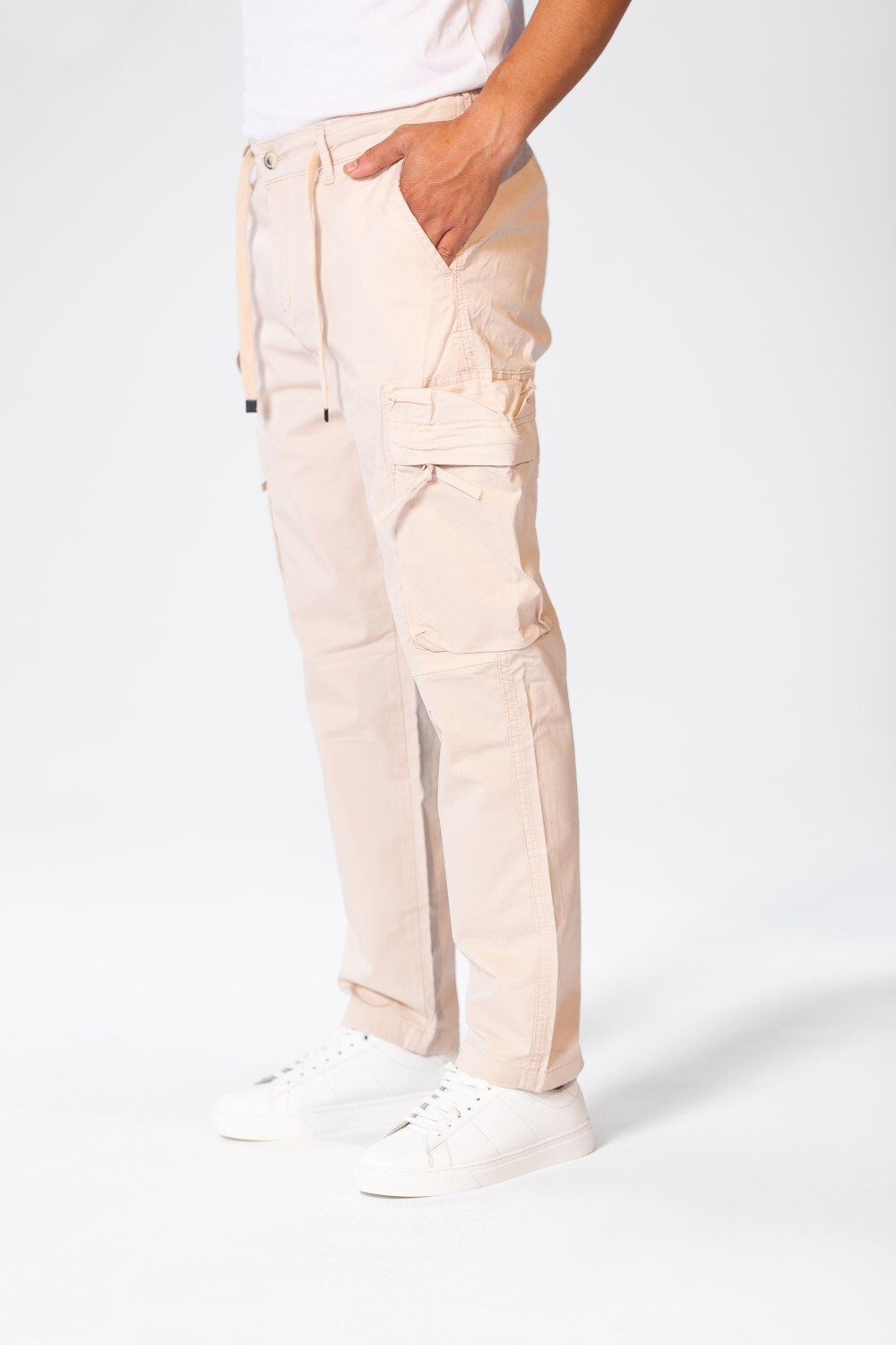 Men's Gabardine Cargo Pants With A Relaxed Fit And Pockets