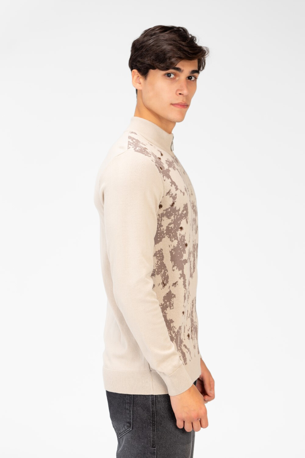 Men's Jakar Pullover With Full Front Print & Zip Up 