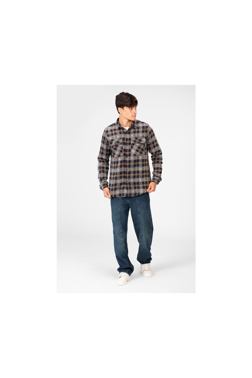 Men's Checked Shirt With Front Pockets And Button Closure