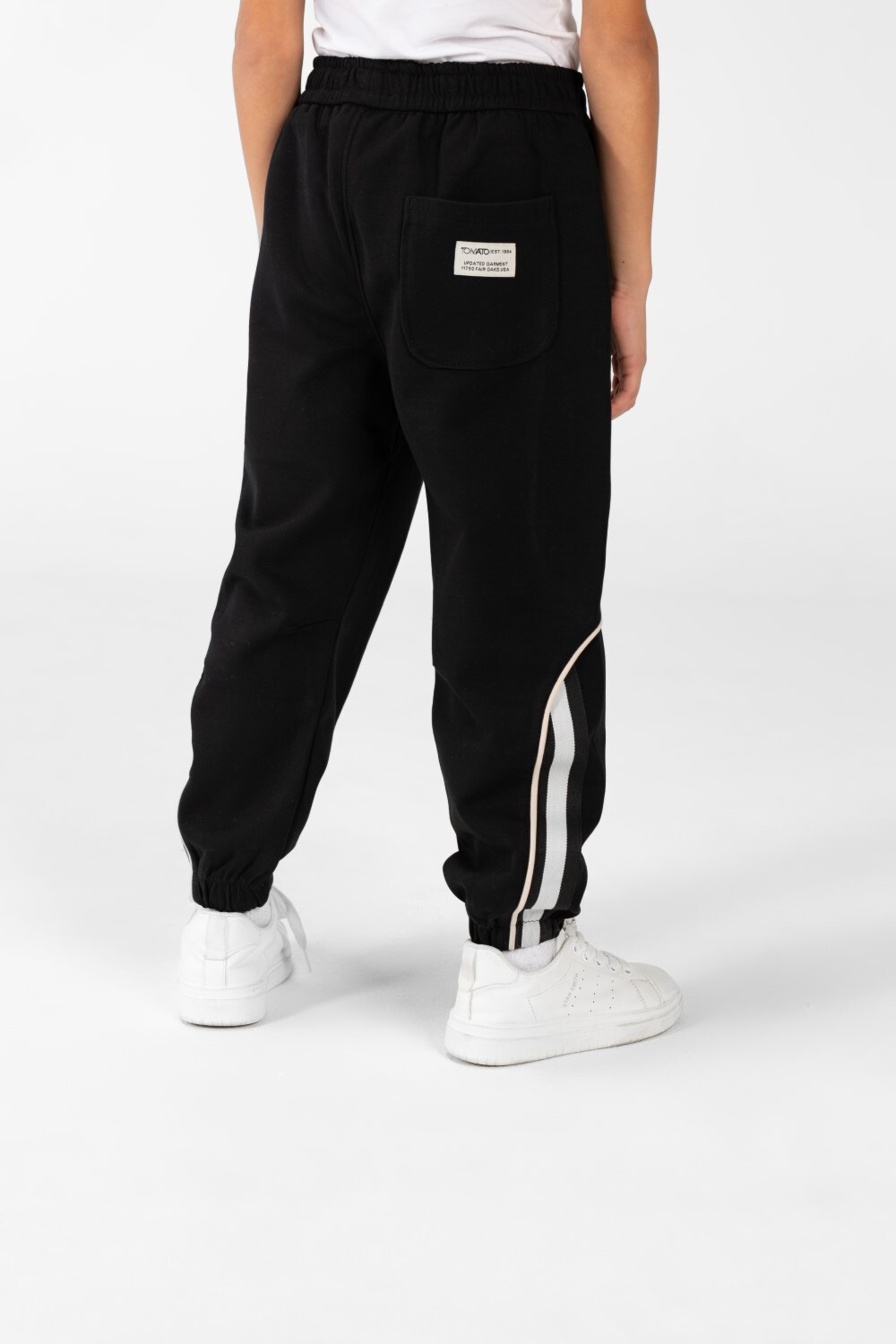 Boy's Joggers with Drawstring Closure And Back Pocket