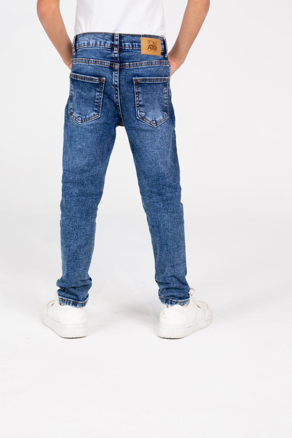 Boy's Jeans Pants With A Slim Fit And Basic Details